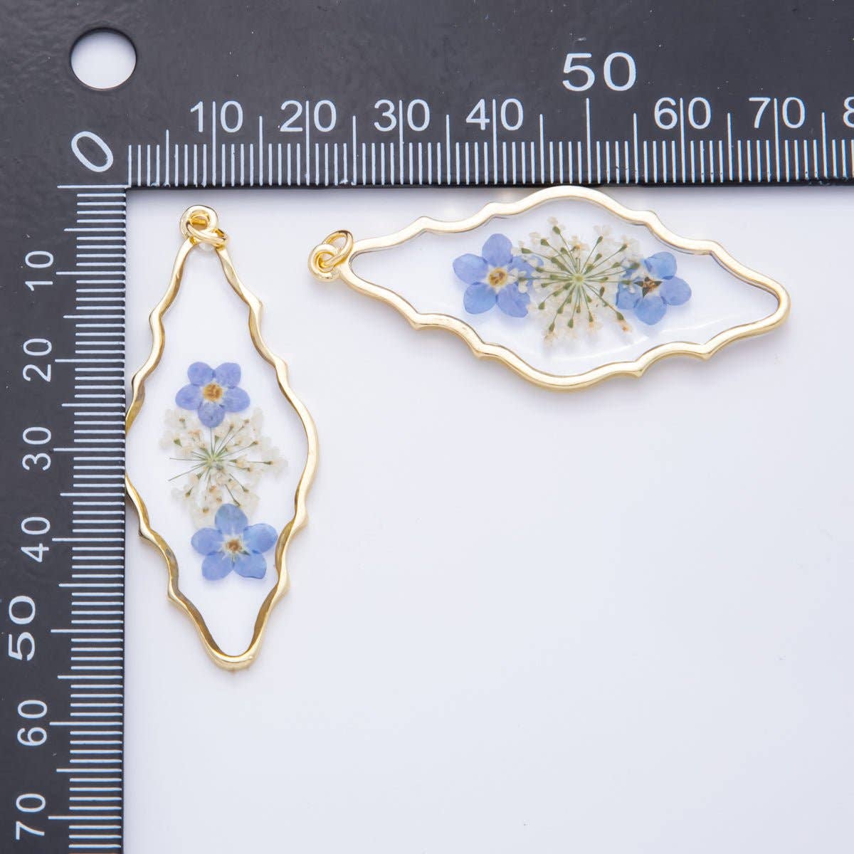18K Gold Filled 54mm Resin Wavy Diamond-cut Blue Flowers Charm | AH849