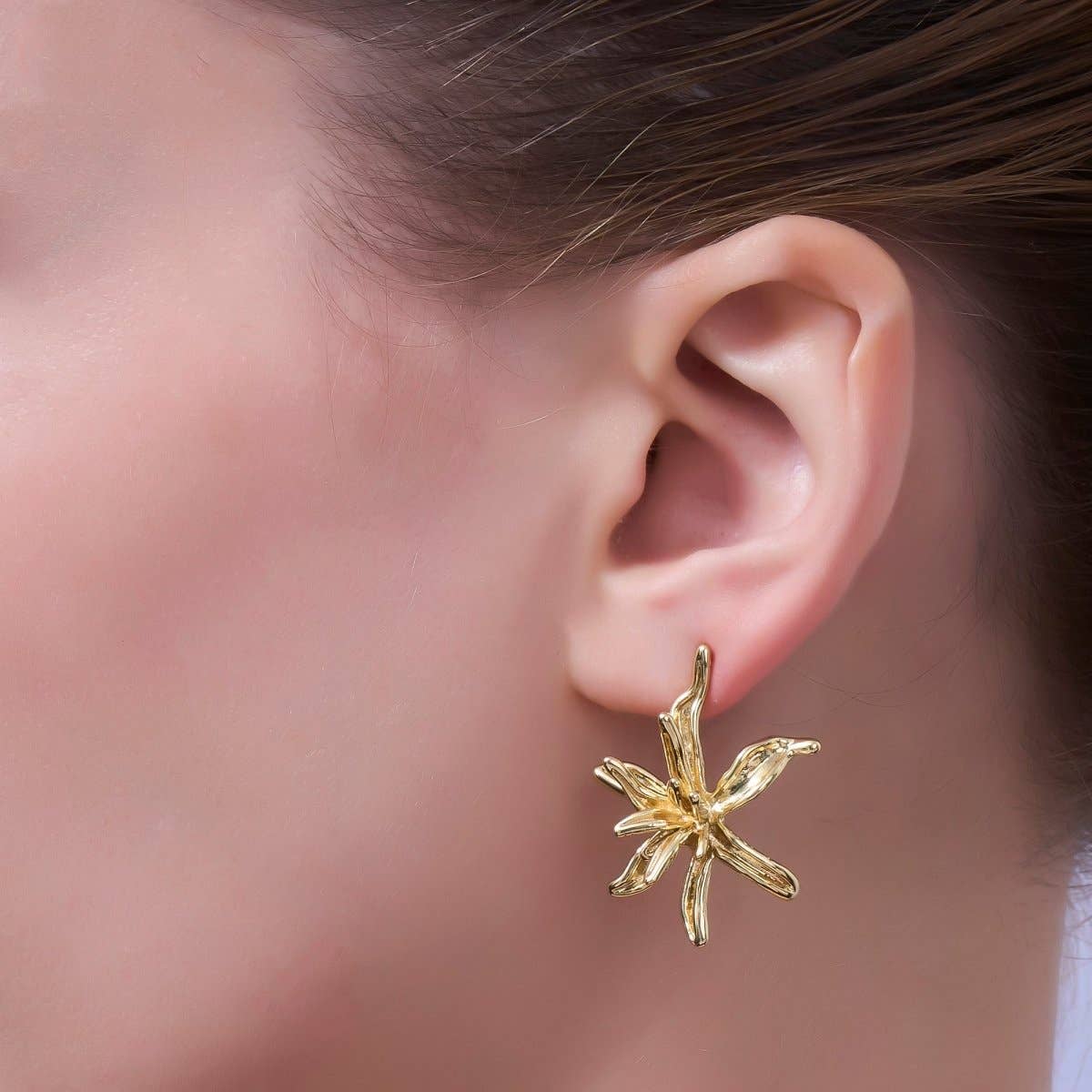 24K Gold Filled 32mm Molten Wild Lily Flower Drop Stud Earrings | AI513